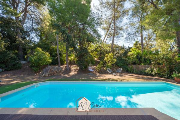 Saint-Julien / Les Olives – Villa familiale de 183m² avec 5 chambres, grand terrain arboré et piscine