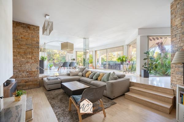 Saint-Julien / Les Olives – Villa familiale de 183m² avec 5 chambres, grand terrain arboré et piscine
