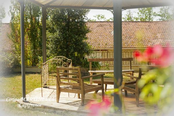 Propriete à vendre 22 pièces proche de AGEN (47) 4 habitations 885 m² + dépendances, 27 ha