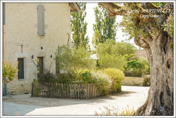 Propriete à vendre 22 pièces proche de AGEN (47) 4 habitations 885 m² + dépendances, 27 ha