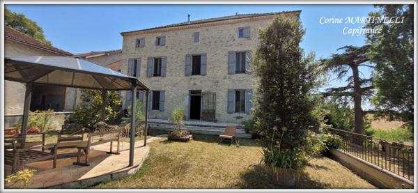 Propriete à vendre 22 pièces proche de AGEN (47) 4 habitations 885 m² + dépendances, 27 ha
