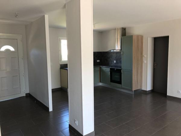 Pavillon de plain-pied avec locataire en place à La Flèche