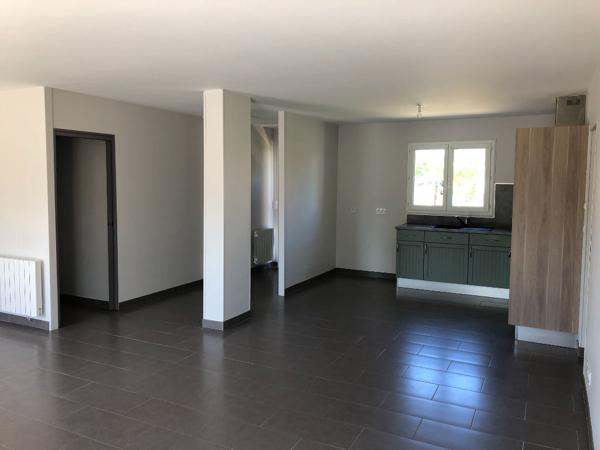 Pavillon de plain-pied avec locataire en place à La Flèche