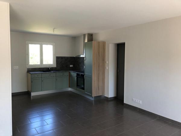 Pavillon de plain-pied avec locataire en place à La Flèche