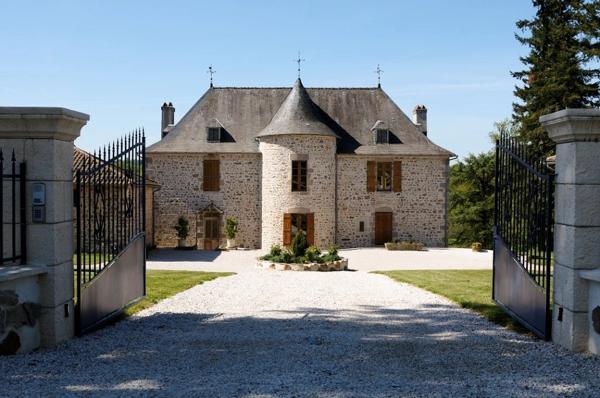 Château du XVéme siècle avec maison de 3 chambres
