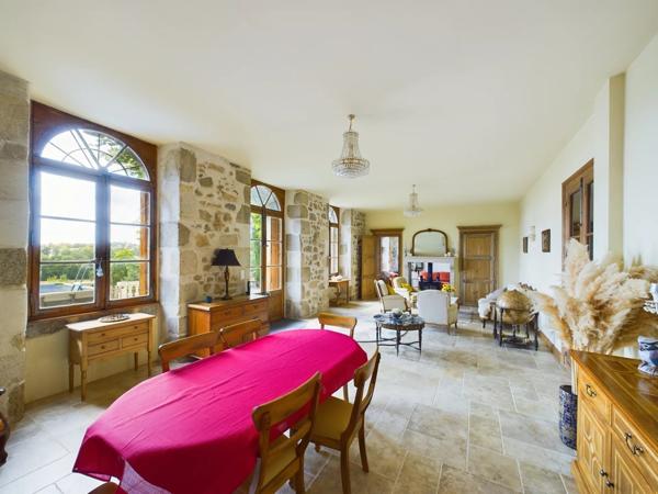 Château du XVéme siècle avec maison de 3 chambres
