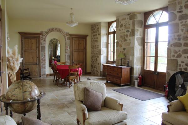 Château du XVéme siècle avec maison de 3 chambres
