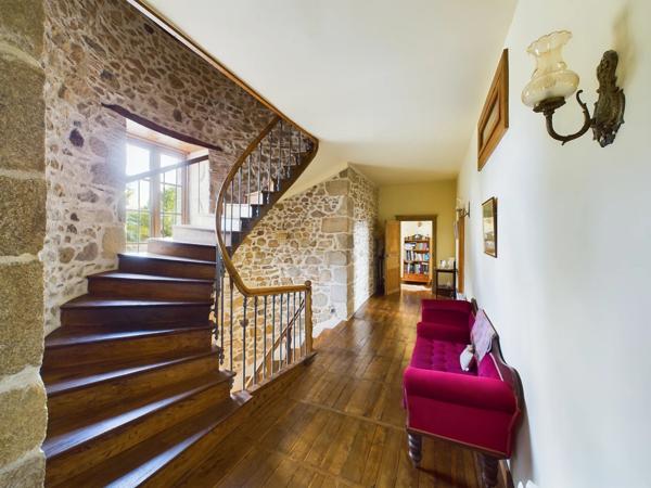 Château du XVéme siècle avec maison de 3 chambres
