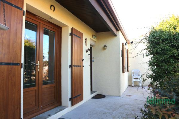 MAISON EN BON ETAT GENERAL DE 90 M2 SUR UN BEAU TERRAIN CLOS ET ARBORE DE 440 M2 .CENTRE BOURG TOUS COMMERCES  La Jarrie (17220)