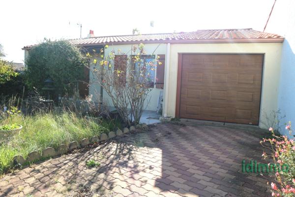 MAISON EN BON ETAT GENERAL DE 90 M2 SUR UN BEAU TERRAIN CLOS ET ARBORE DE 440 M2 .CENTRE BOURG TOUS COMMERCES  La Jarrie (17220)