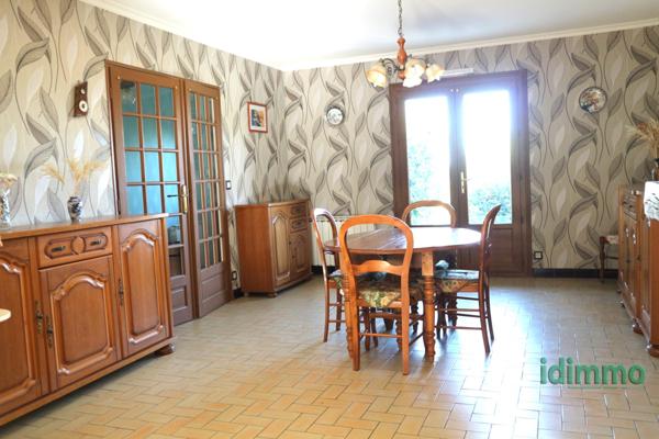 MAISON EN BON ETAT GENERAL DE 90 M2 SUR UN BEAU TERRAIN CLOS ET ARBORE DE 440 M2 .CENTRE BOURG TOUS COMMERCES  La Jarrie (17220)