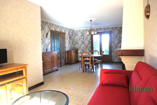 MAISON EN BON ETAT GENERAL DE 90 M2 SUR UN BEAU TERRAIN CLOS ET ARBORE DE 440 M2 .CENTRE BOURG TOUS COMMERCES  La Jarrie (17220)