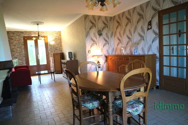 MAISON EN BON ETAT GENERAL DE 90 M2 SUR UN BEAU TERRAIN CLOS ET ARBORE DE 440 M2 .CENTRE BOURG TOUS COMMERCES  La Jarrie (17220)