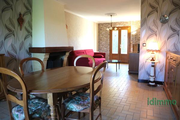 MAISON EN BON ETAT GENERAL DE 90 M2 SUR UN BEAU TERRAIN CLOS ET ARBORE DE 440 M2 .CENTRE BOURG TOUS COMMERCES  La Jarrie (17220)