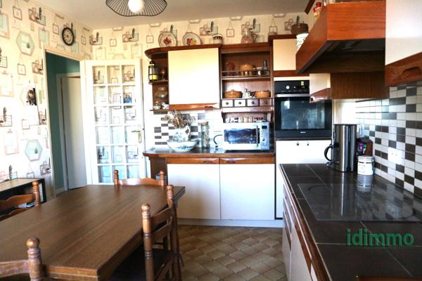 MAISON EN BON ETAT GENERAL DE 90 M2 SUR UN BEAU TERRAIN CLOS ET ARBORE DE 440 M2 .CENTRE BOURG TOUS COMMERCES  La Jarrie (17220)