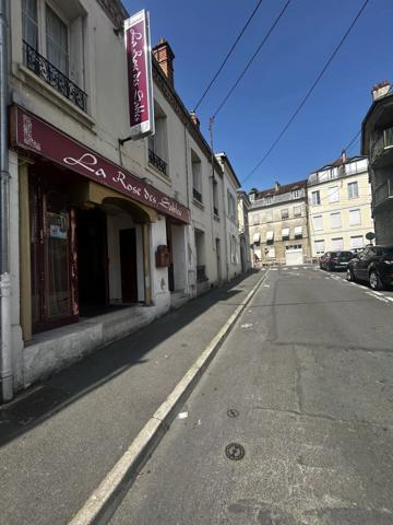 Vente                                                      Fonds de commerce
                        
                                         146 m2                     à Melun