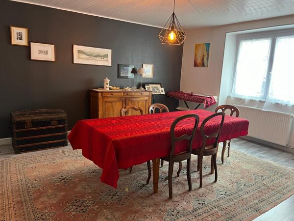 Maison de 147 m2, 3 chambres, terrain et dépendance