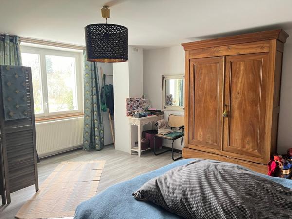 Maison de 147 m2, 3 chambres, terrain et dépendance