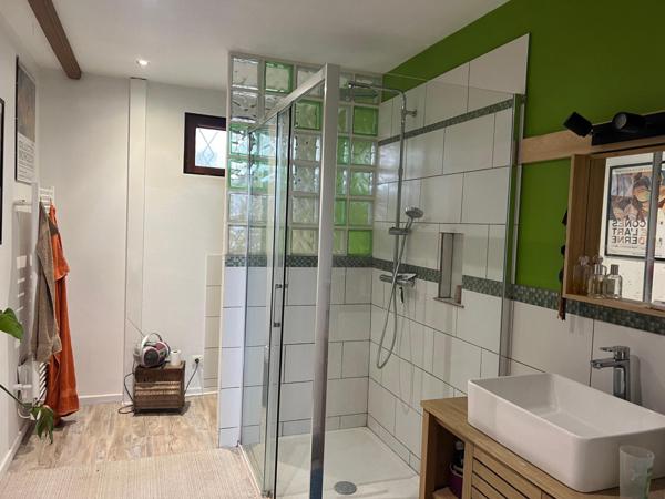 Maison de 147 m2, 3 chambres, terrain et dépendance