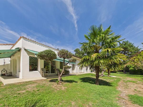 Maison de plain-pied très spacieuse en périphérie de la ville