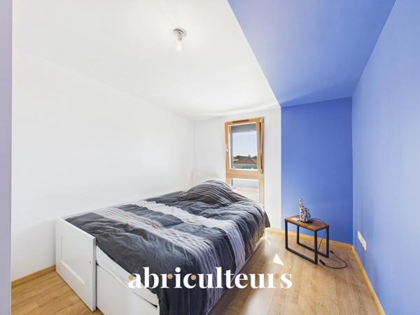 Vaste maison familiale d'architecte de 220M2 Jardin 5 chambres Un garage/buanderie Mobilier sur-mesure 2 parking Rezé Rue de l’Aérodrome