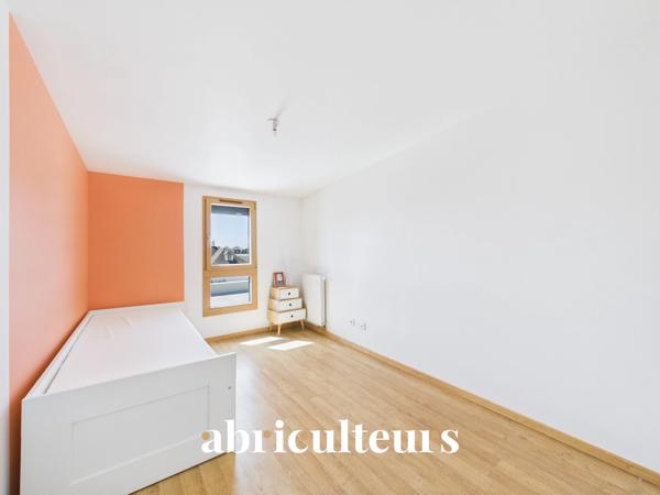 Vaste maison familiale d'architecte de 220M2 Jardin 5 chambres Un garage/buanderie Mobilier sur-mesure 2 parking Rezé Rue de l’Aérodrome