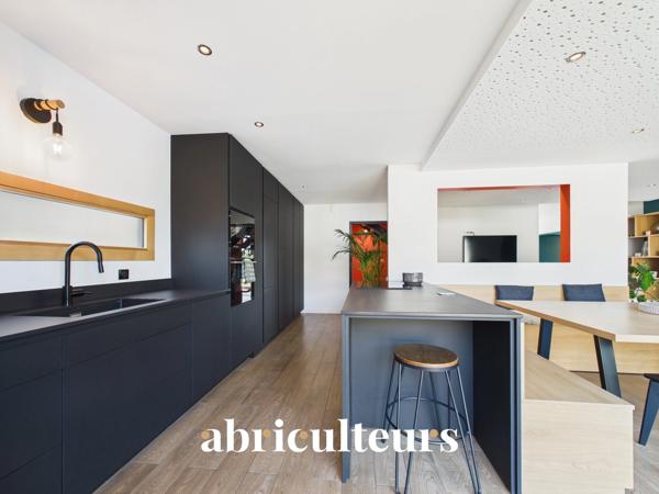 Vaste maison familiale d'architecte de 220M2 Jardin 5 chambres Un garage/buanderie Mobilier sur-mesure 2 parking Rezé Rue de l’Aérodrome