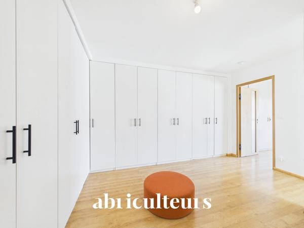 Vaste maison familiale d'architecte de 220M2 Jardin 5 chambres Un garage/buanderie Mobilier sur-mesure 2 parking Rezé Rue de l’Aérodrome
