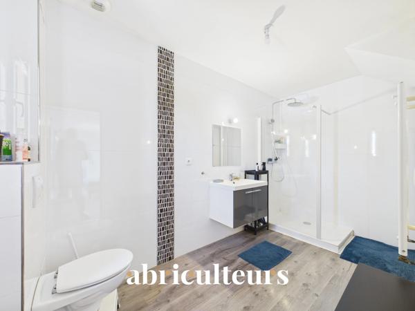 Vaste maison familiale d'architecte de 220M2 Jardin 5 chambres Un garage/buanderie Mobilier sur-mesure 2 parking Rezé Rue de l’Aérodrome
