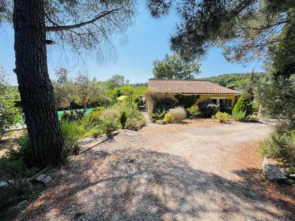 Gargas (84400) Villa de plain-pied proche village
