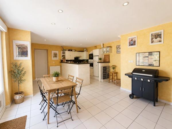 Maison à vendre 8 pièces LES MARTRES DE VEYRE (63)