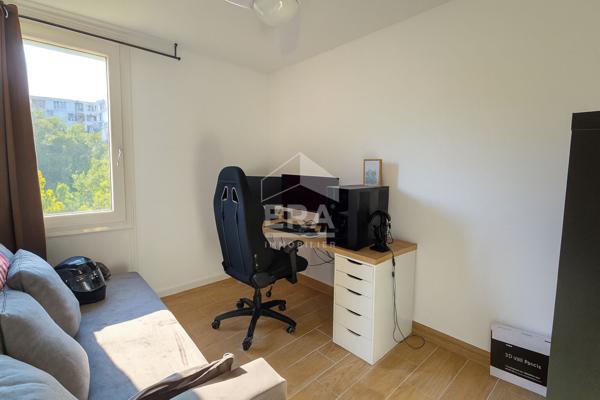 Bel appartement T4 rénové avec vue exceptionnelle sur l'étang