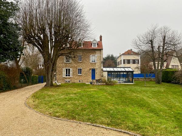 Superbe propriété située en plein coeur de village de Seraincourt