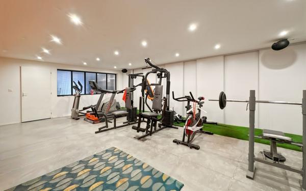 Maison à vendre    6 pièces • 260 m2 Toulouse