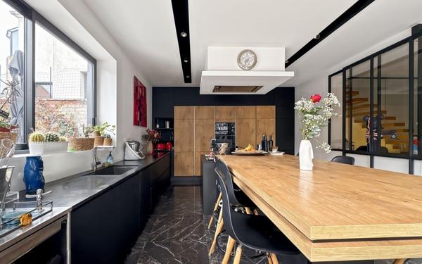 Maison à vendre    6 pièces • 260 m2 Toulouse