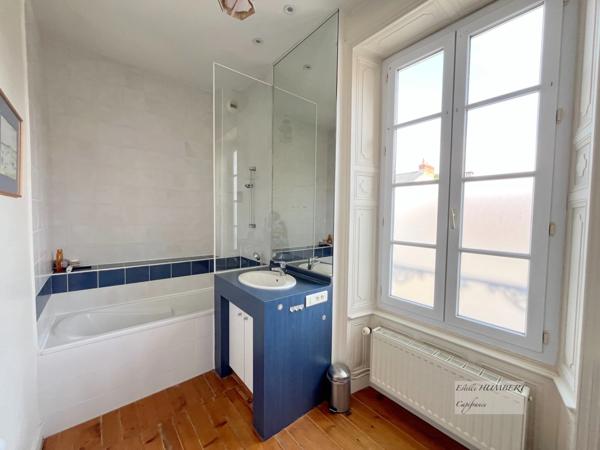 Maison Bourgeoise 9 pièces au coeur de LA ROCHE SUR YON (85)-Pentagone