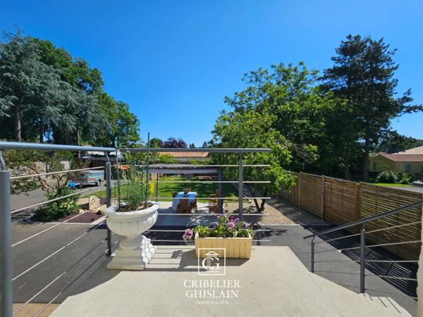 Maison familiale rénovée 240 m² – 10 pièces – 4 chambres – Essarts-en-Bocage (85)