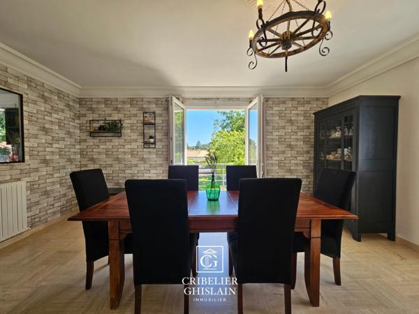 Maison familiale rénovée 240 m² – 10 pièces – 4 chambres – Essarts-en-Bocage (85)