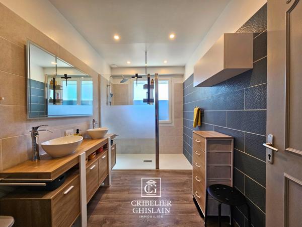 Maison familiale rénovée 240 m² – 10 pièces – 4 chambres – Essarts-en-Bocage (85)