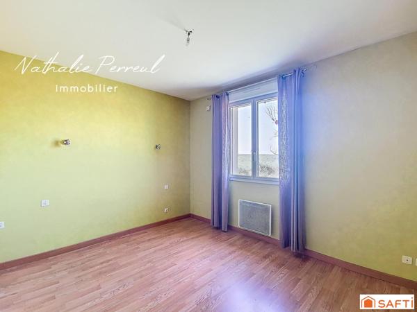 Maison familiale avec grand jardin arboré et sous-sol complet