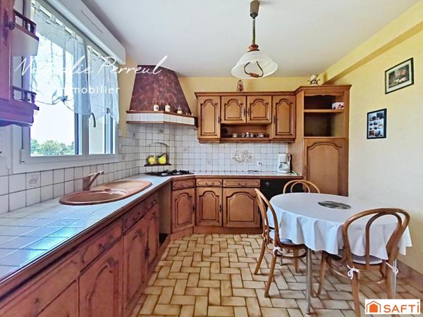 Maison familiale avec grand jardin arboré et sous-sol complet