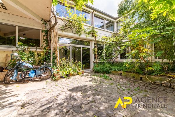 Maison 8 pièces 263 m² €930 000 - Référence 414CL