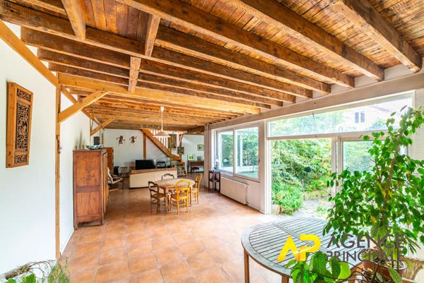 Maison 8 pièces 263 m² €930 000 - Référence 414CL