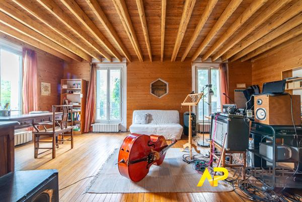 Maison 8 pièces 263 m² €930 000 - Référence 414CL