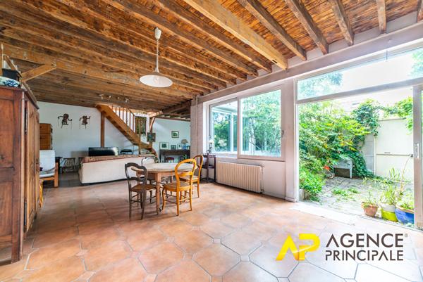 Maison 8 pièces 263 m² €930 000 - Référence 414CL