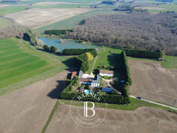 Lencloître, Propriété 6 Chambres -  416 m² à vendre
