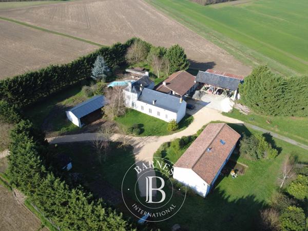 Lencloître, Propriété 6 Chambres -  416 m² à vendre