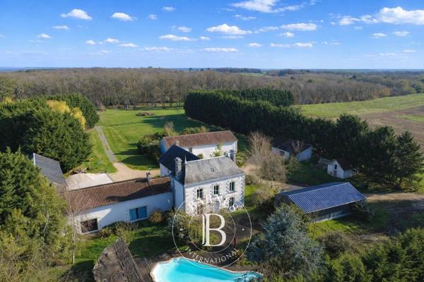 Lencloître, Propriété 6 Chambres -  416 m² à vendre
