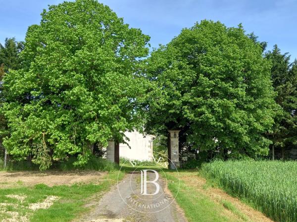 Lencloître, Propriété 6 Chambres -  416 m² à vendre