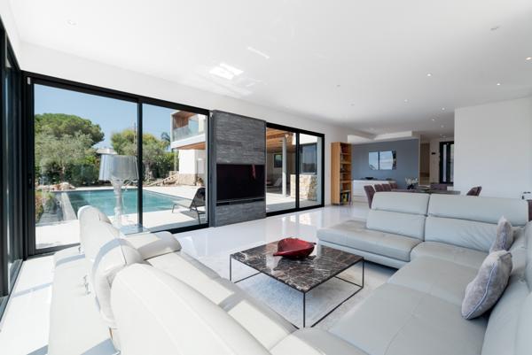 Mougins : Villa contemporaine, 6 chambres, piscine et vue mer